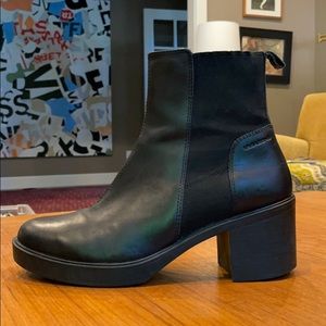 EUC Vagabond heeled leather boots 🖤
